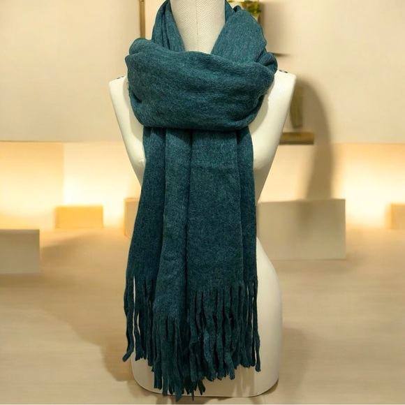 Steve Madden Accessories - 029 Steve Madden | EUC Dark Green Acrylic Knit Scarf (Unisex, One Size)